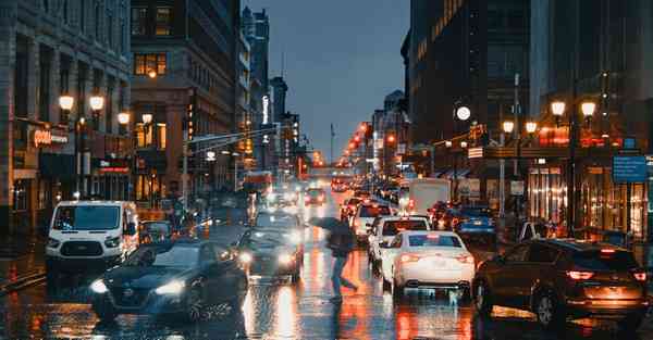 怎么制作学校宣传片ppt